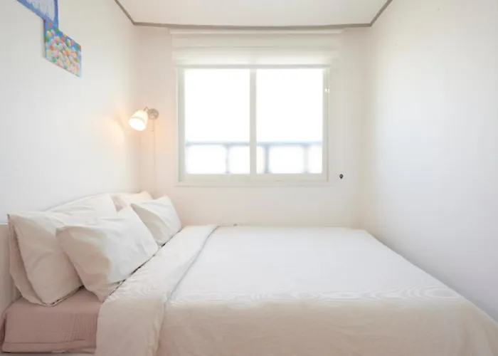서울 홍대 풀게스트하우스 홍대입구역7번출구 넓은공간 2room 단독전체사용 파티가능 * 서울특별시