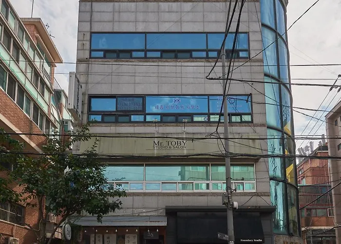 빌라 서울 홍대 풀게스트하우스 홍대입구역7번출구 넓은공간 2room 단독전체사용 파티가능 *